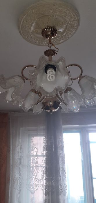 Продам люстру однорожковую и пятирожковую