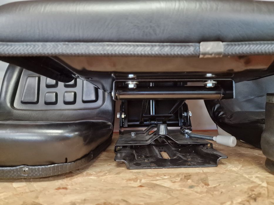 Scaun tractor fiat 211.215.250.300 original preț 695 lei tel 0751 56 1