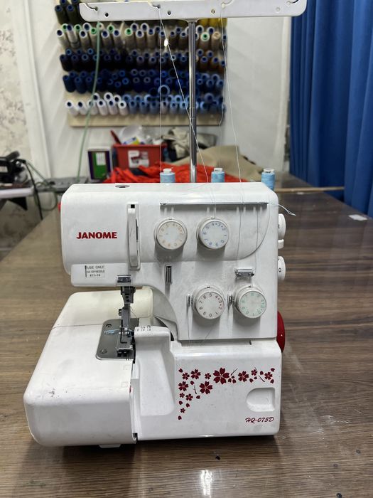 Продам швейную машину