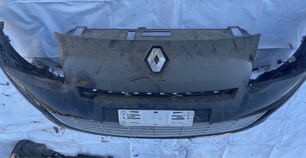 Предна броня Рено Гранд Сценик/ Renault Grand Scenic 3 2010г
