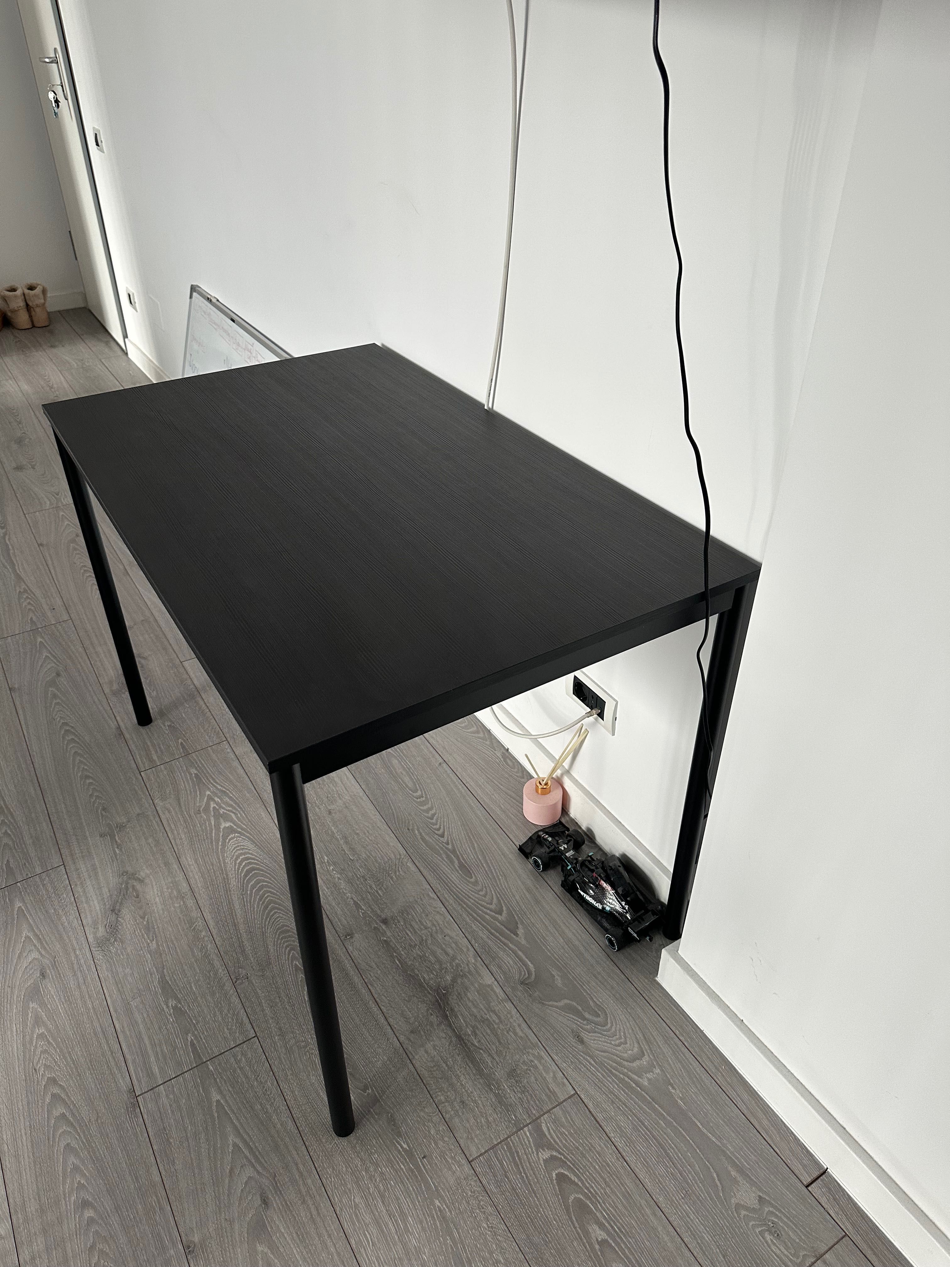 Masa de birou Ikea 110x67 negru Sandsberg practic noua