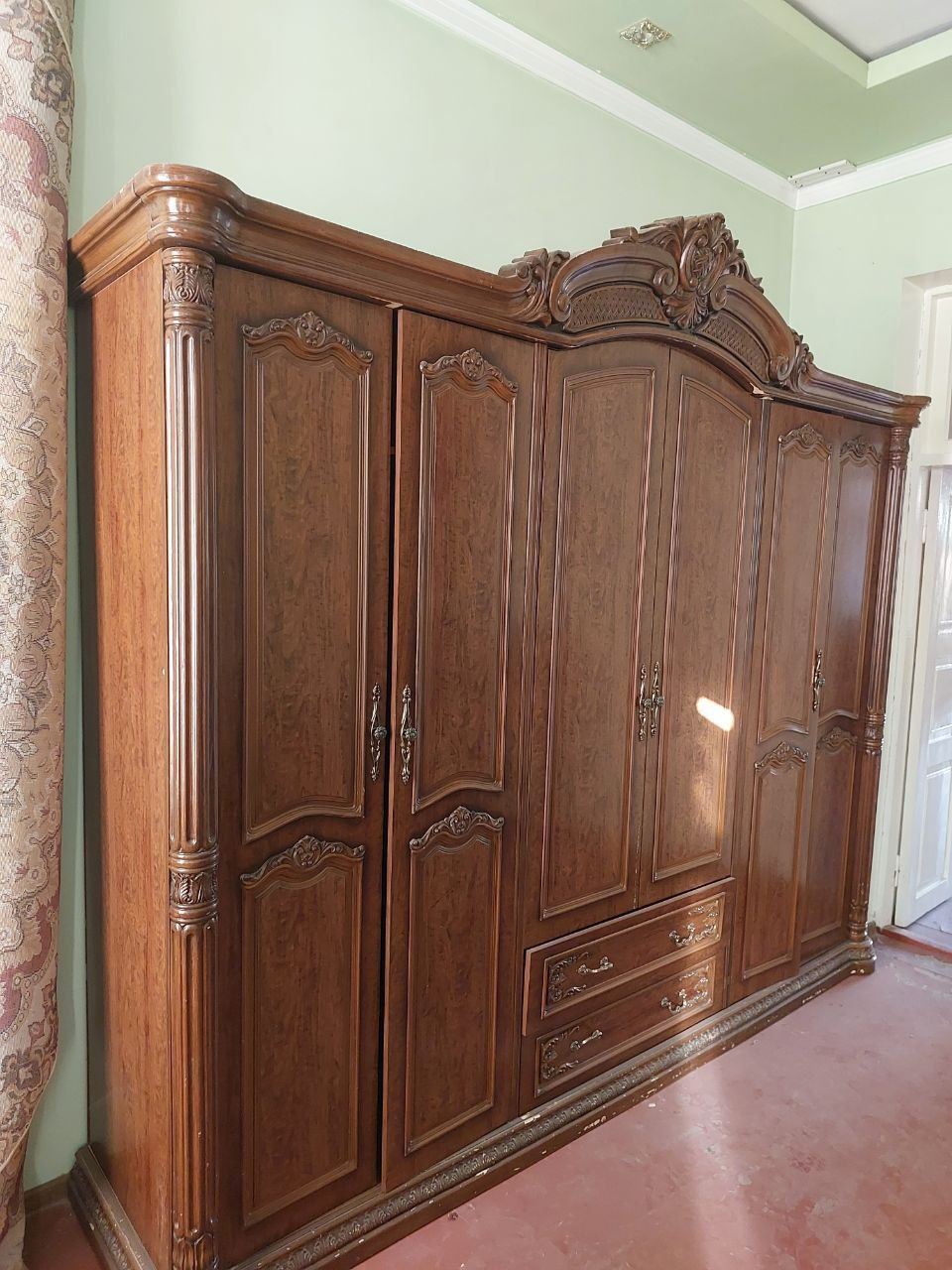 Mebel    sotiladi