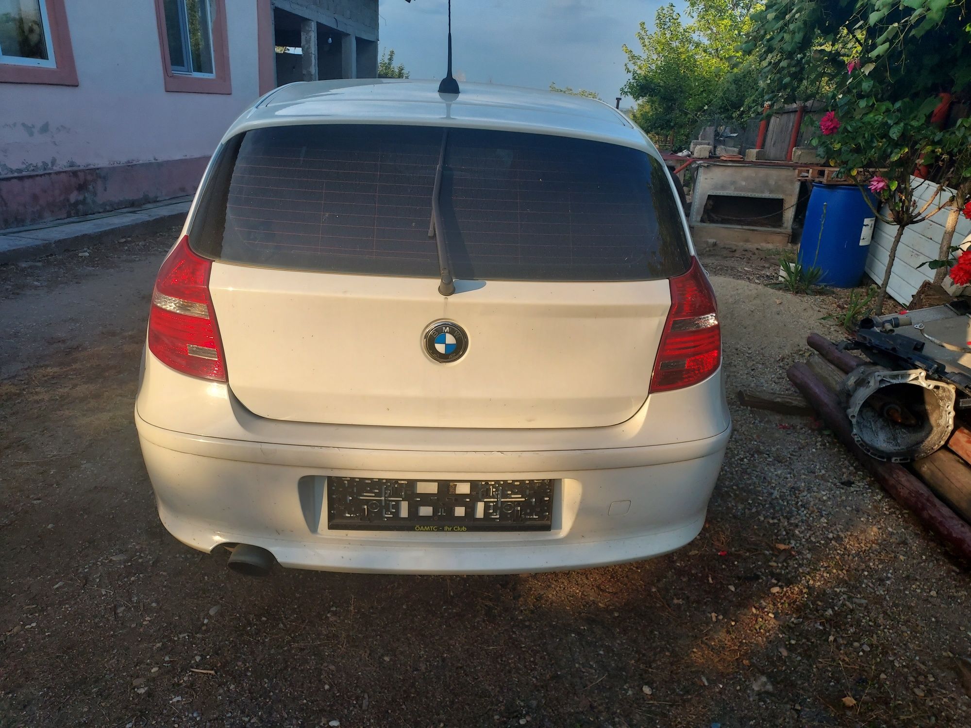 Dezmembrez BMW seria 1 e87 orice piesa