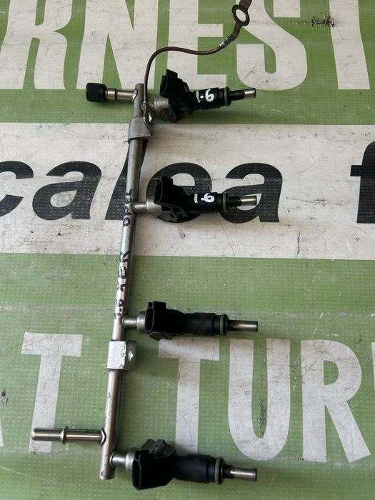 Rampă injectoare completă cu 4 injectoare Opel Astra J 1.6 benzină