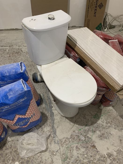 Унитаз целый в хорошем состоянии