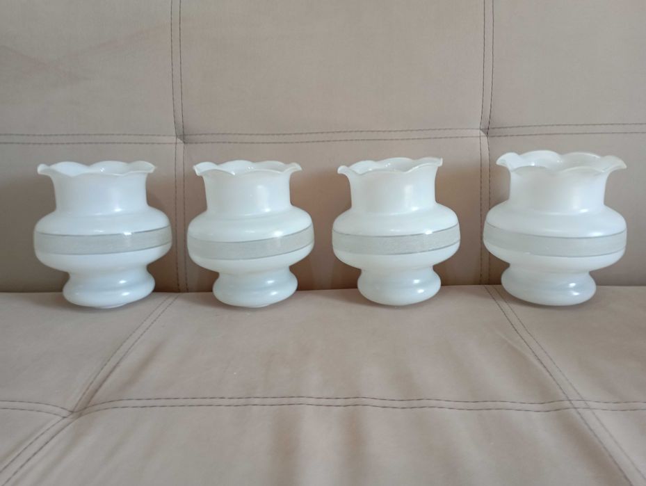 Много голяма стъклена сфера - глобус за лампа или полилей