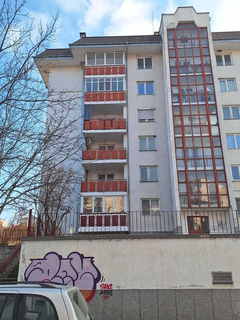 Продава се Тристаен апартамент в Русе, Родина 3 - 87 кв.м за 1035 €/кв.м - Снимка #3