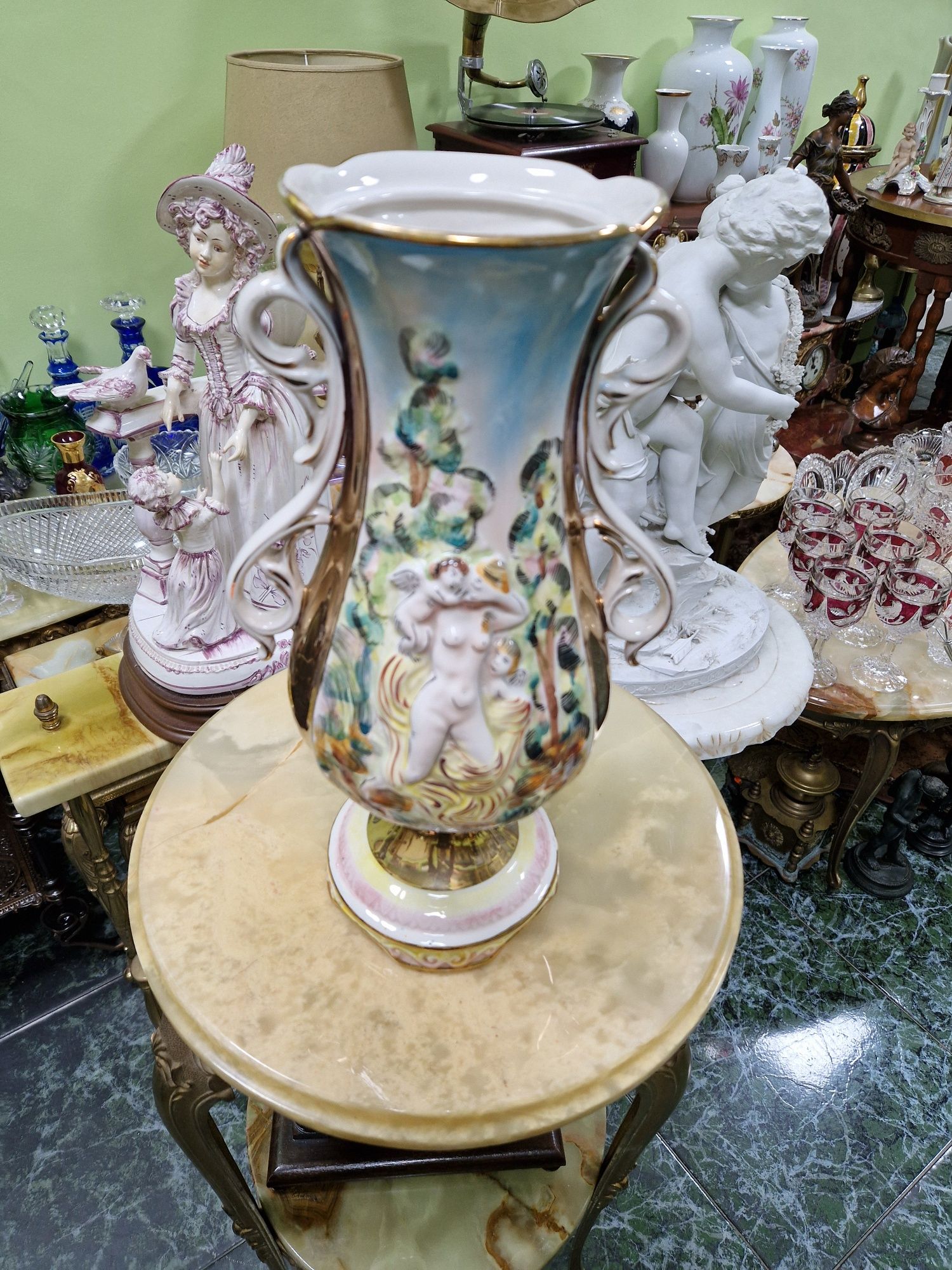 Чудесна антикварна италианска порцеланова ваза Capodimonte