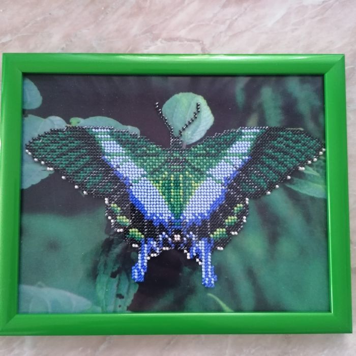 Картина вышита бисером