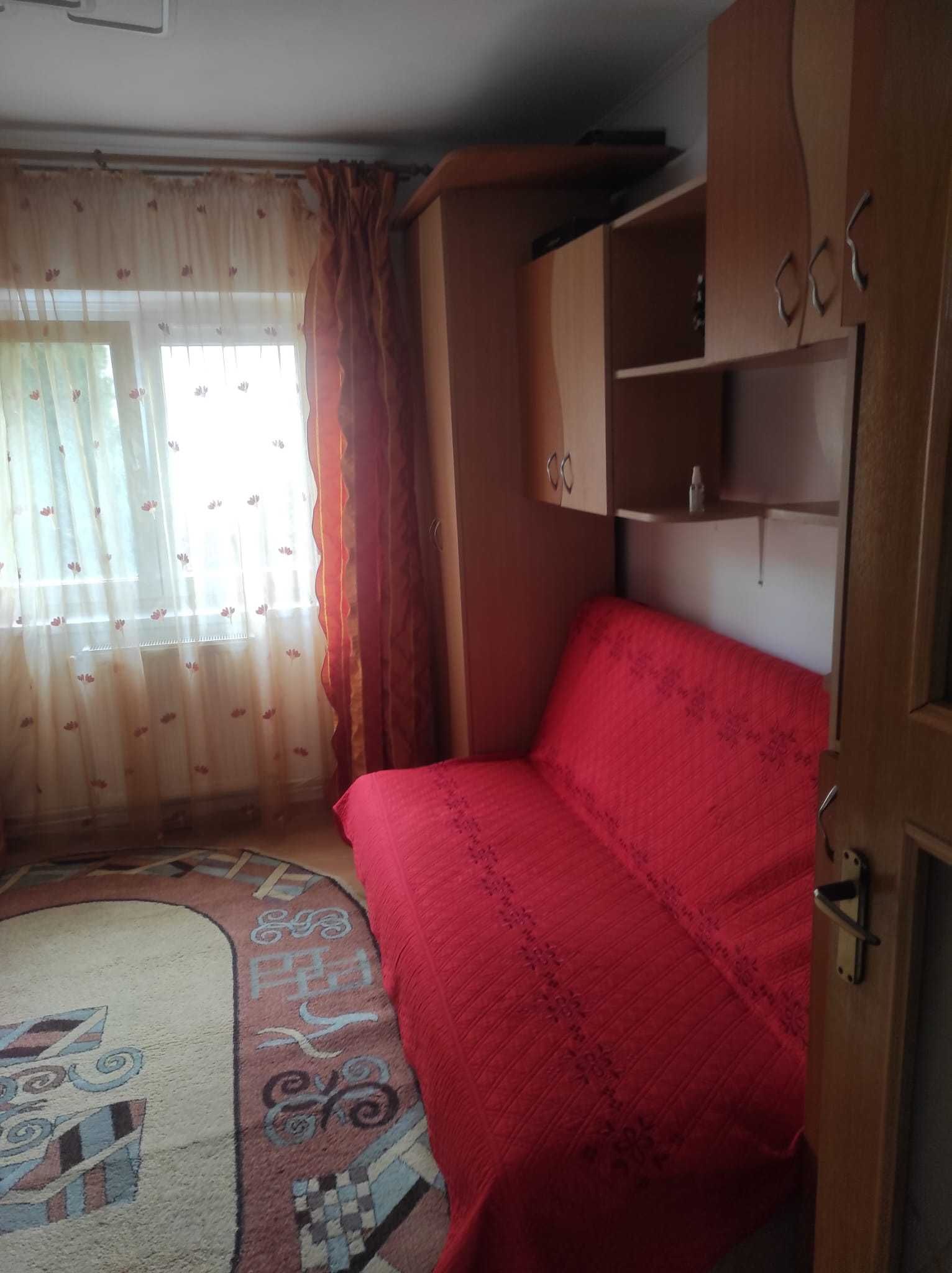 Inchiriez apartament 4 camere utilat complet