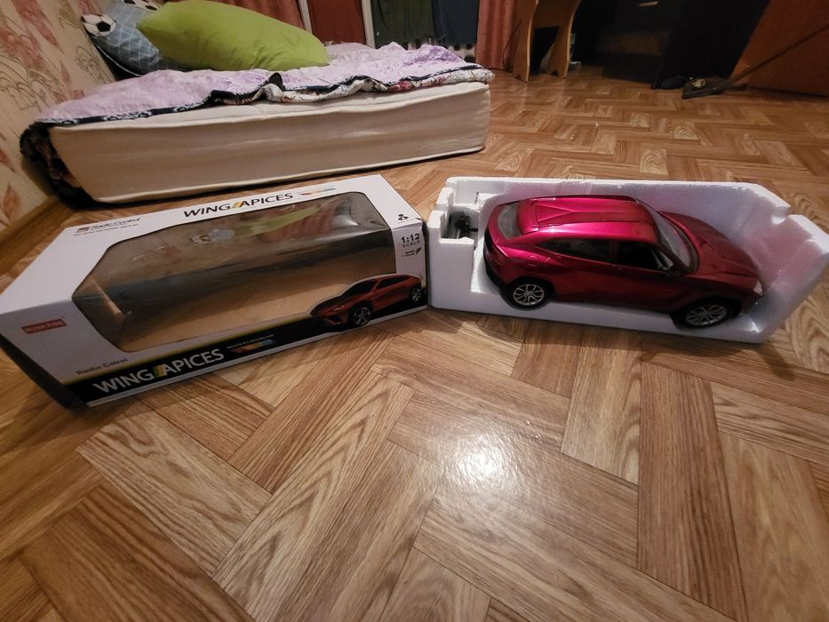 Продам машинку на пульте ламба урус