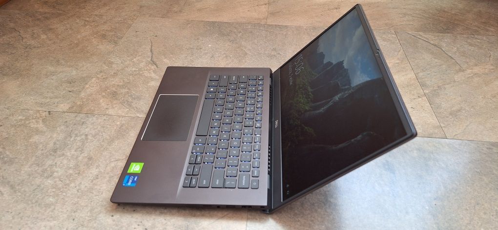 Dell -  i7-1165G7 , 32GB RAM, 1TB SSD