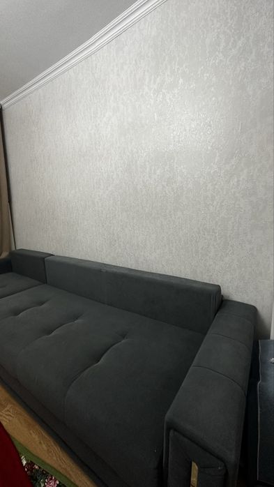 Диван темно синего цвета 3м, б/у пользовались  около полугода. Торг ум