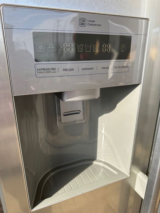 Двукрилен хладилник с фризер LG Side by Side КАТО НОВ