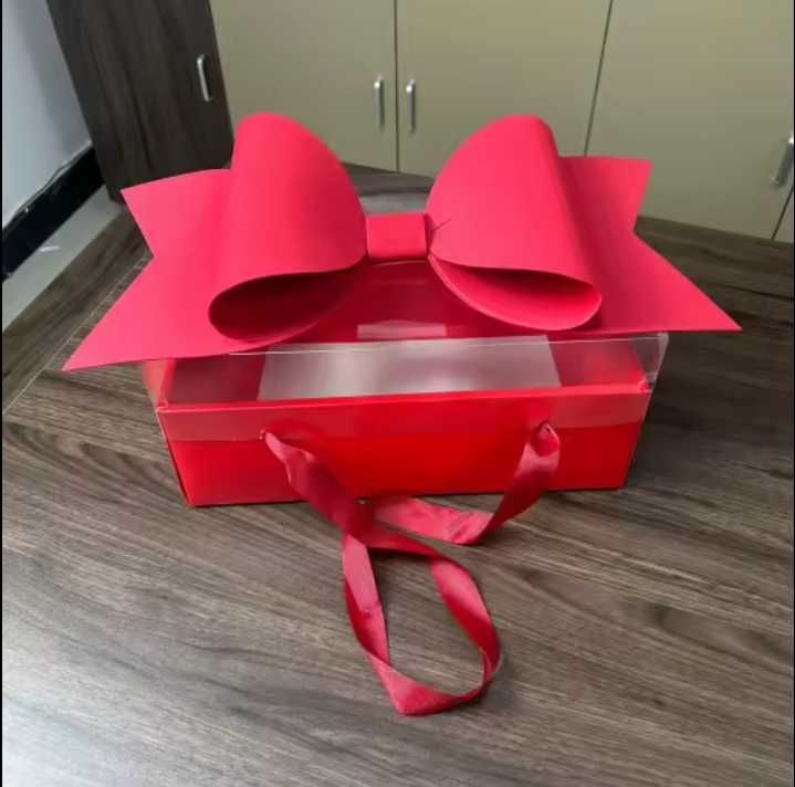 Подарочная коробка с бантом