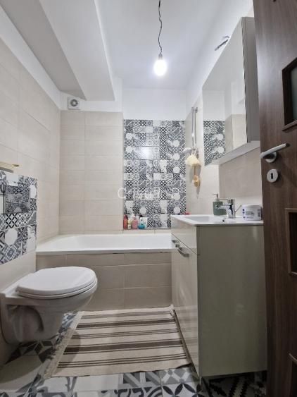 Proprietar vand apartament 2 camere bloc nou zona verde