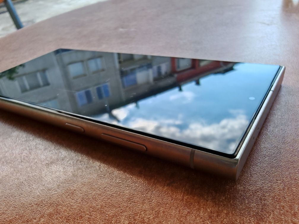 Samsung Galaxy S24 Ultra 256GB – с гаранция и много аксесоари