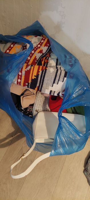 Даром вещи самовывоз , срочно отдам. Вещи для дома кофты худи халаты