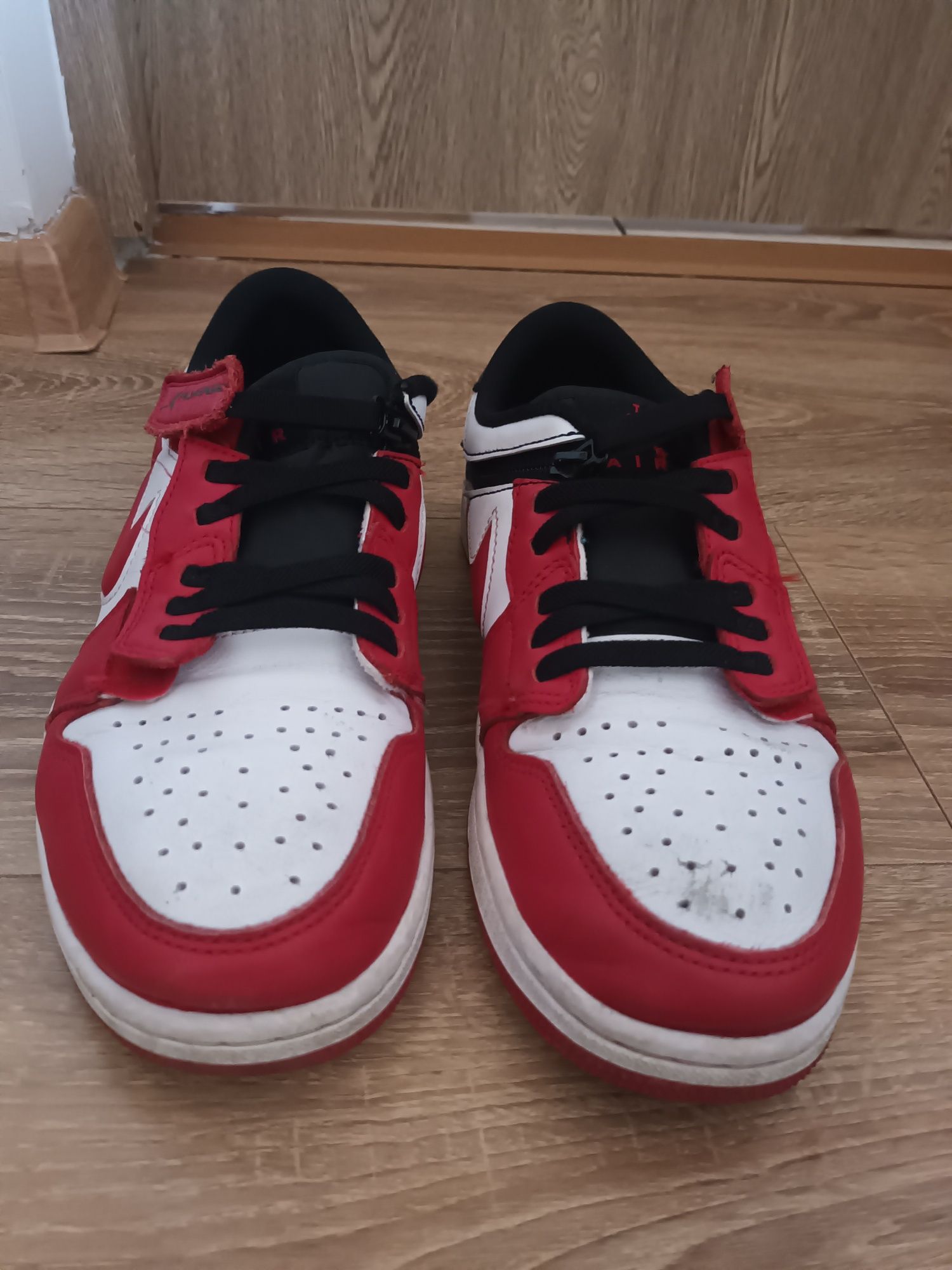 Air Jordan 1 Low FlyEase Gym Red