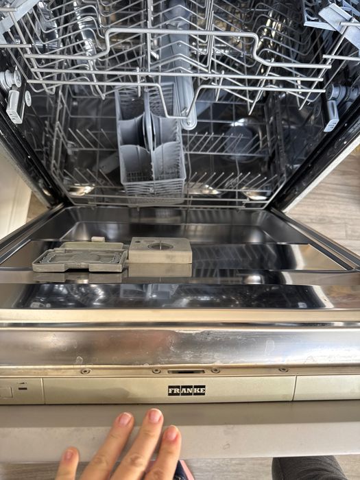 Продам посудомоечную машину 60