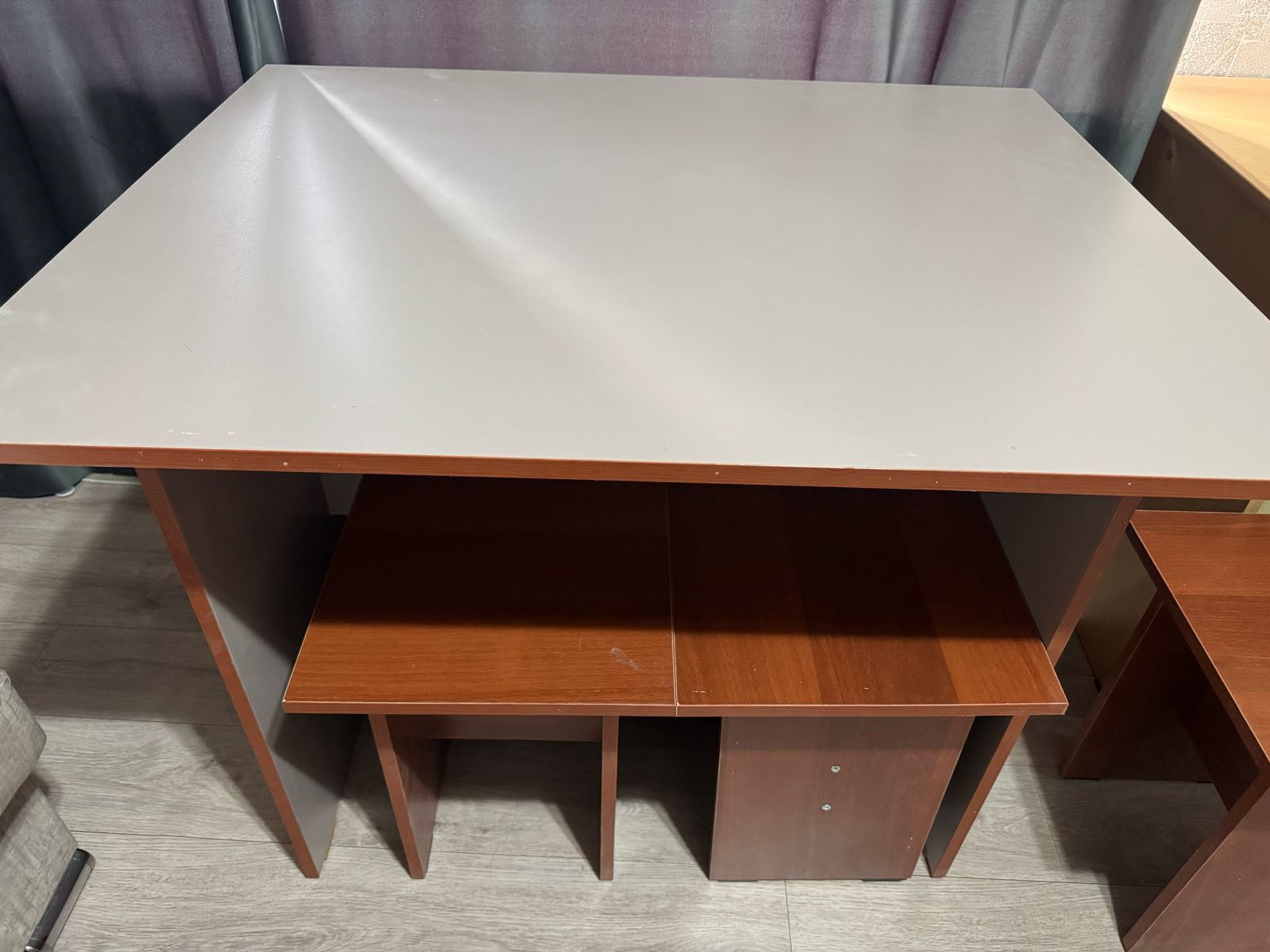 Стол 100*80 с 4 табуретками