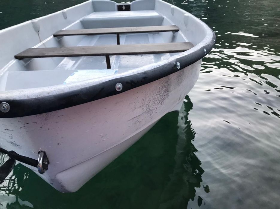 Водный транспорт лодка