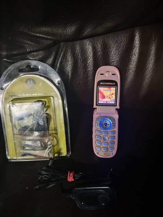 Motorola v220+accesorii originale Motorola ( decodat, frumos)