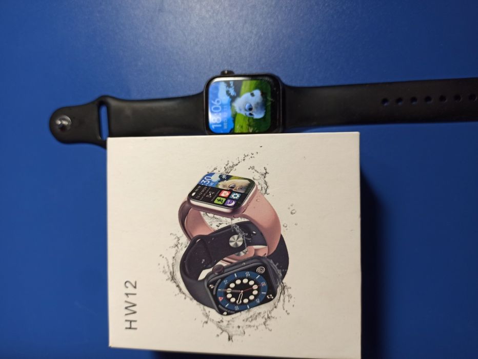 Срочно Смарт часы HW12