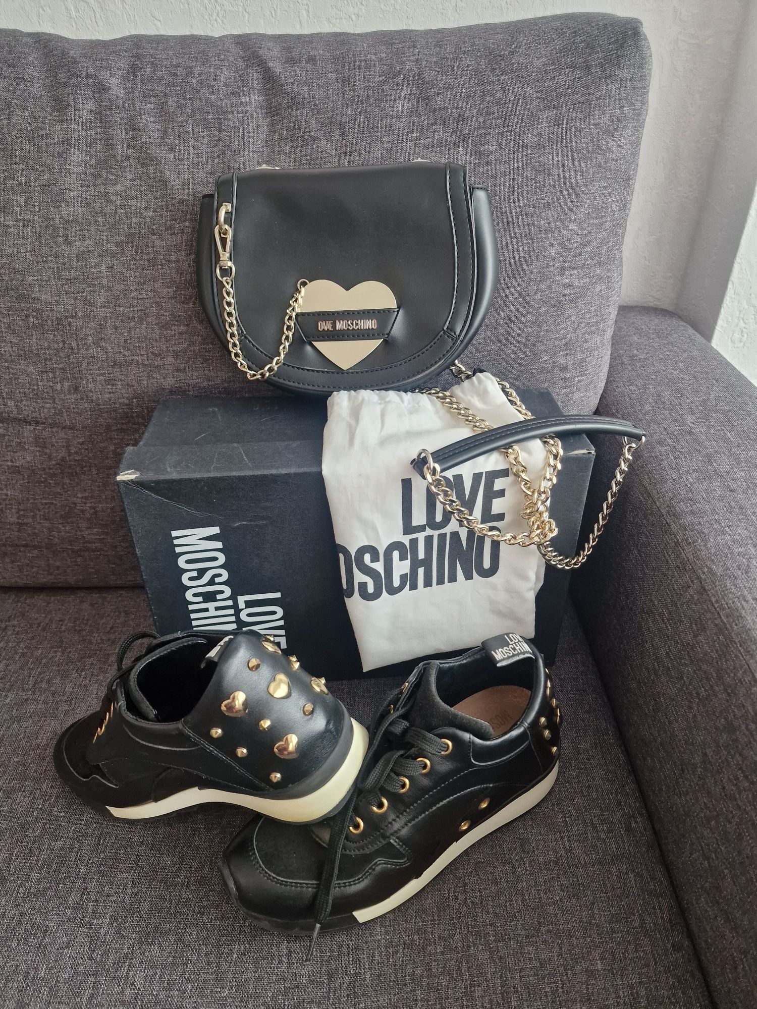 Чанта и сникърси Moschino