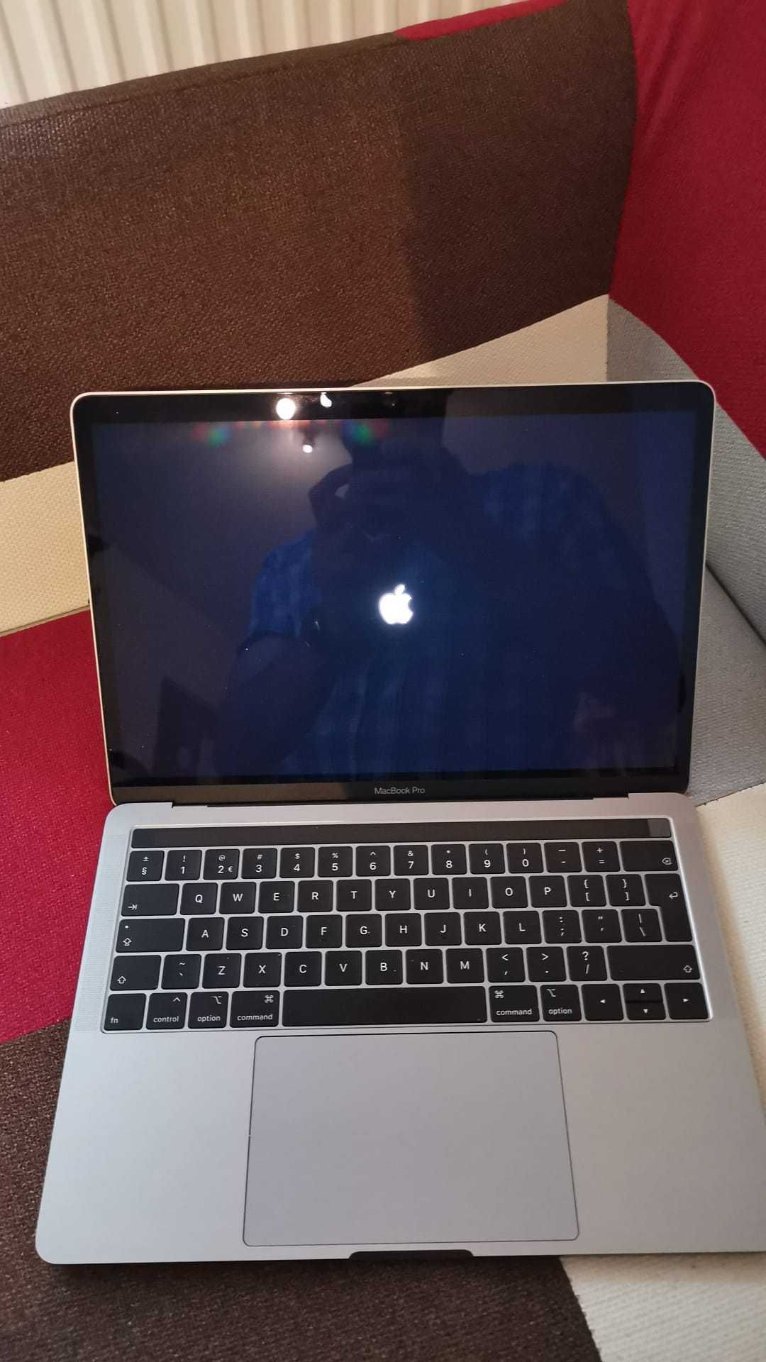 Mac Book Pro A2159 i5 2019 foarte puțin folosit(105 cicluri încărcare)