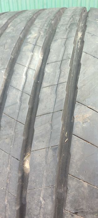 Продавам гума за тежкотоварно ремарке 445 45 19.5
