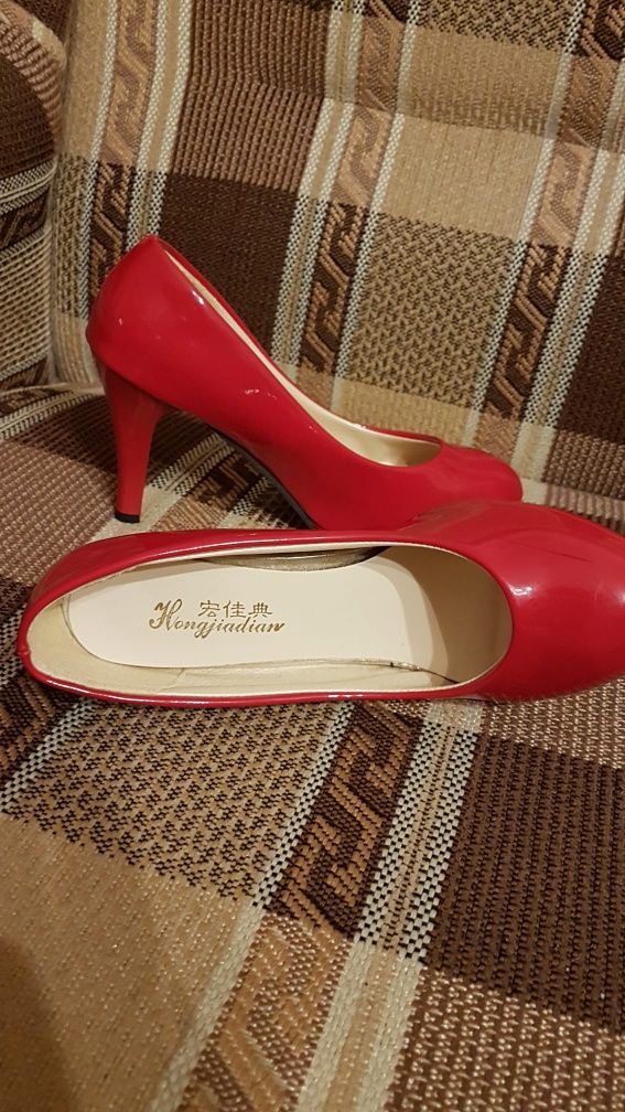 Pantofi lac rosii, masura 36