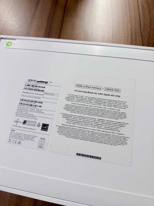 Лаптоп Apple MacBook Air 13", M2, 8 CPU ядра, 8 GPU ядра, 16GB RAM