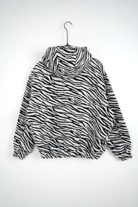 Hanorac zebra barbati alb negru cu sireturi lungi