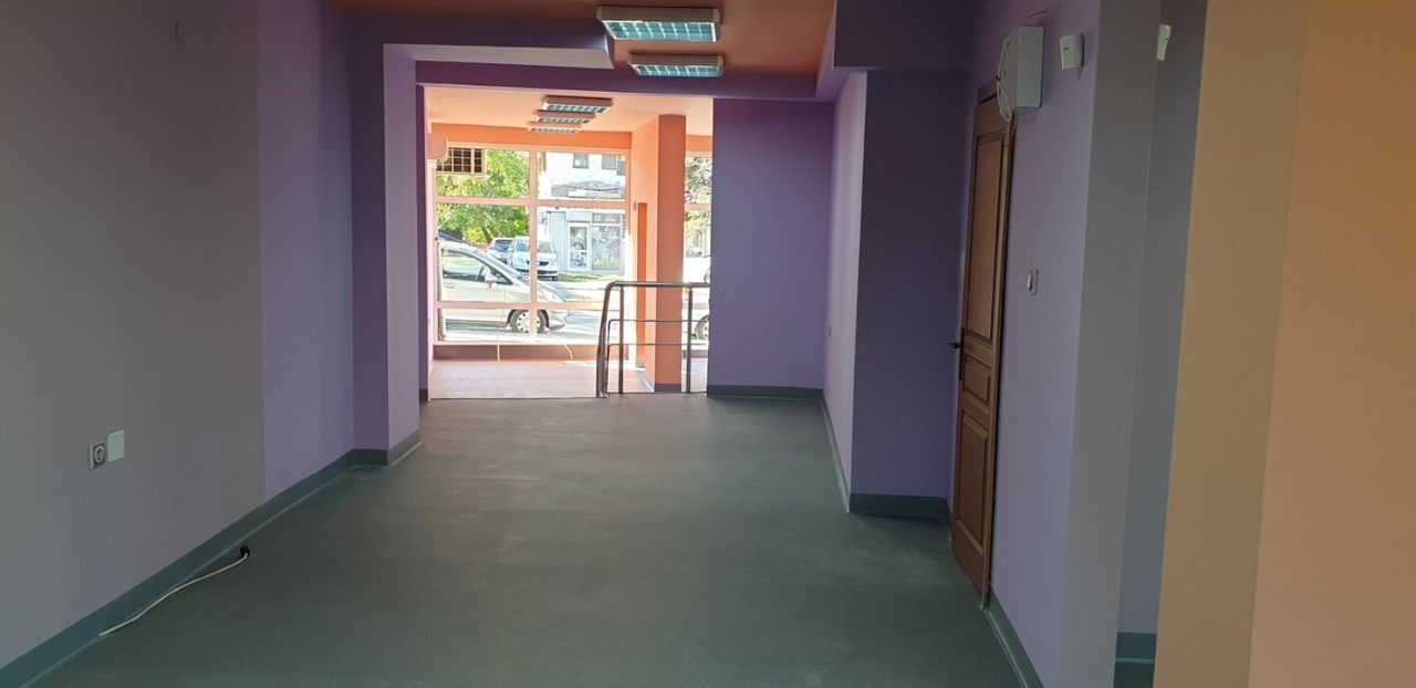 Дава се под наем Магазин в Плевен, Идеален център - 135 кв.м за 612 € - Снимка #8
