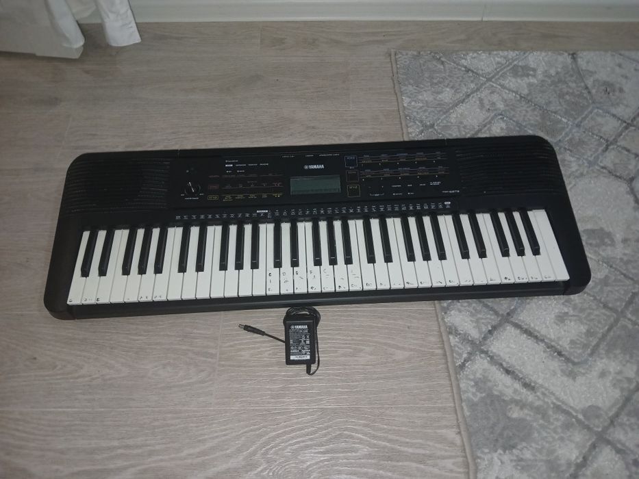 Срочно продам Синтезатор