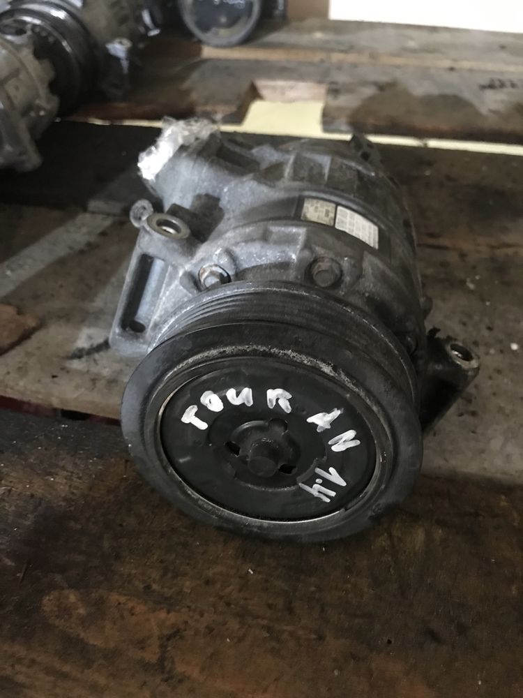 Компресор климатик фолксваген 1.4 метан 1K0 820 859S vw 1.4 cng