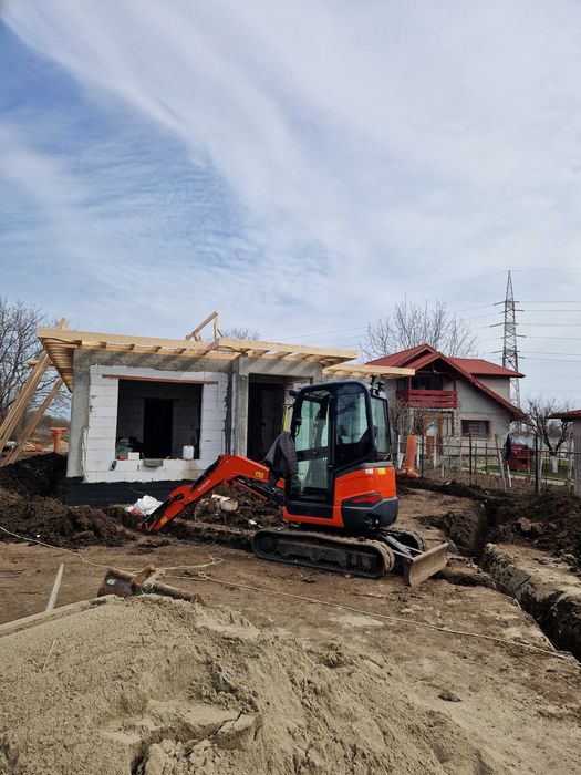 excavator de inchiriat