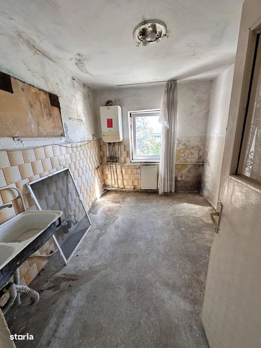 De vanzare 2 camere spatios zona centrala