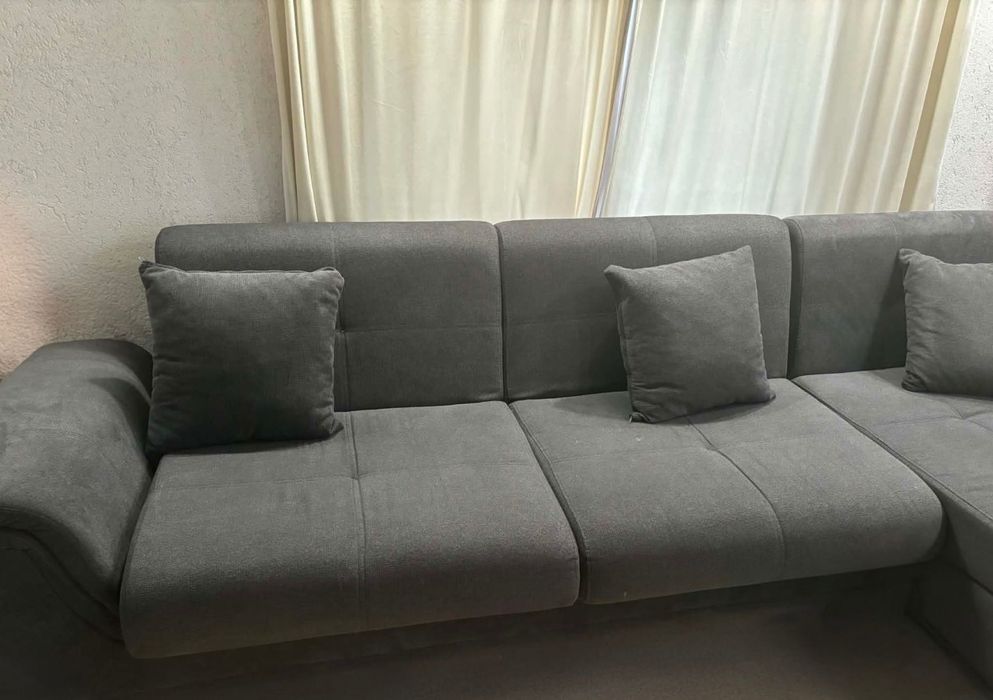 Продавам тъмно сив диван