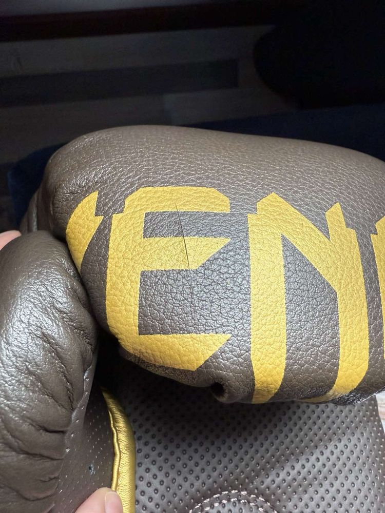 Боксови ръкавици Venum Reverso 14 OZ boxing gloves