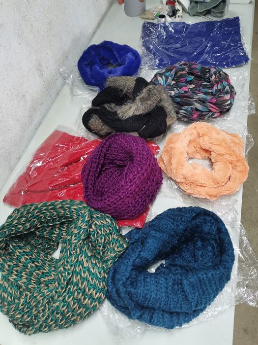 Esarfe gulere noi en gros minim 100 bucati 2 lei bucata