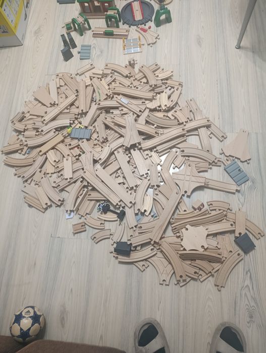 Trenuleț cu traseu din lemn