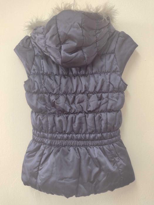детски елек  с лек ръкав и качулка с пухче