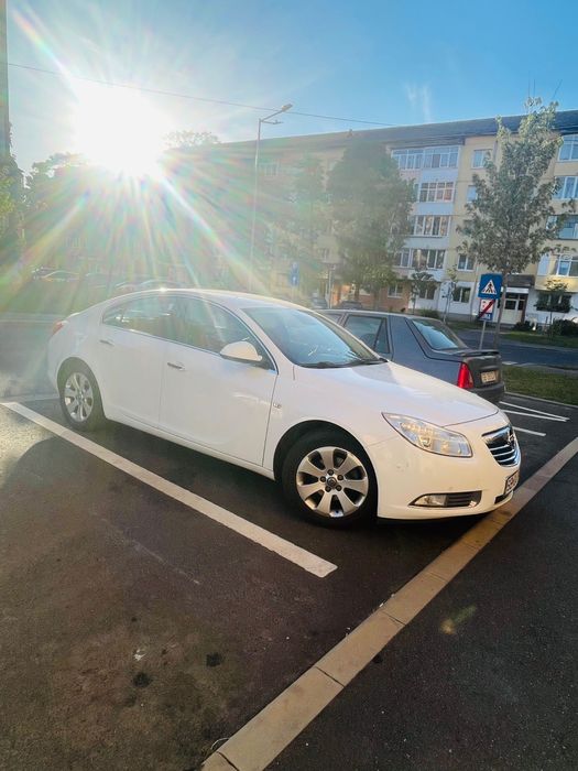 Vând Opel Insignia anul 2011