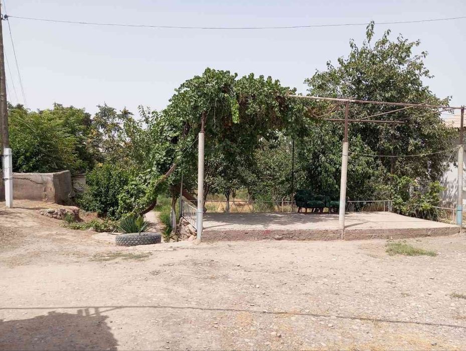 Уй сотилади 14 сотих хамма шароити (газ свет сув) бор хужжатларида кам