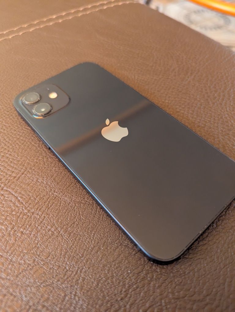 Продавам iPhone 12 128GB