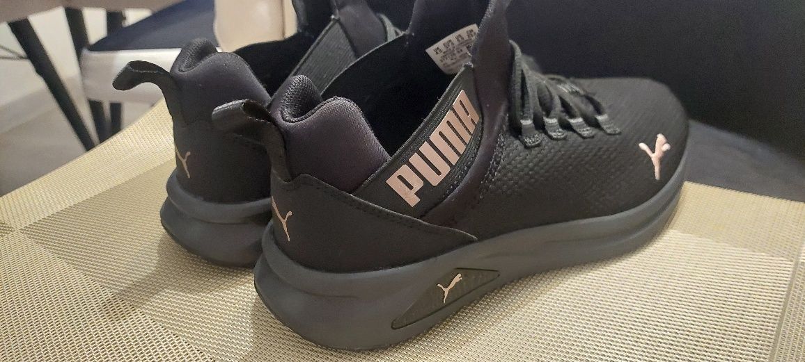 Vând adidași Puma, mărimea 36 ,interior 22.5 cm.Purtați foarte putin