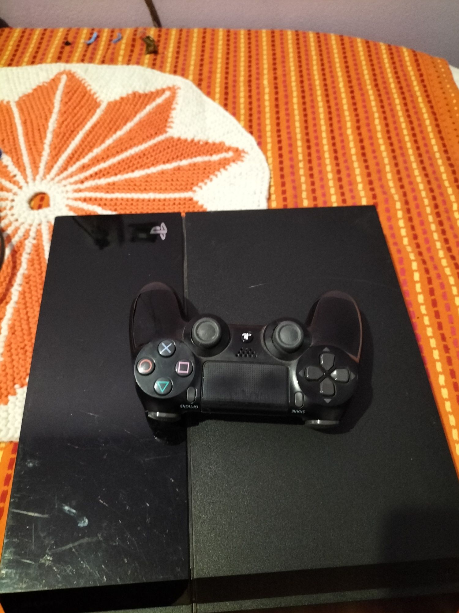 Ps4+2 jocuri+maneta ,600GB