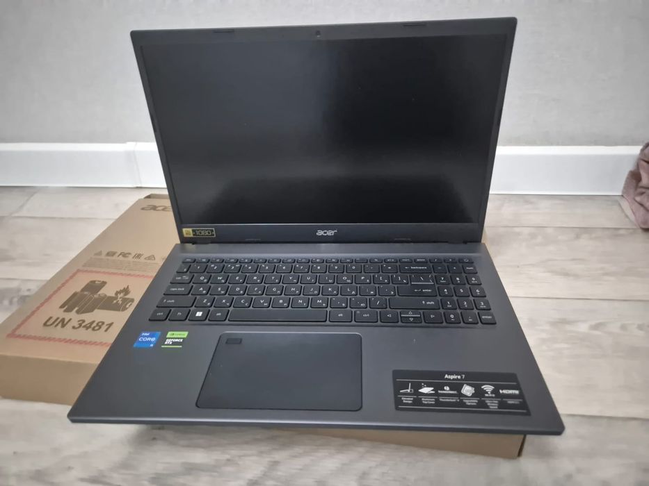 Ноутбук Acer Aspire 7 новый мес назад купили срочно продам